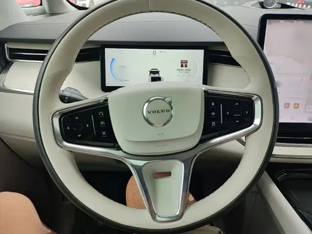 Volvo EM90 — Фото автомобиля 10