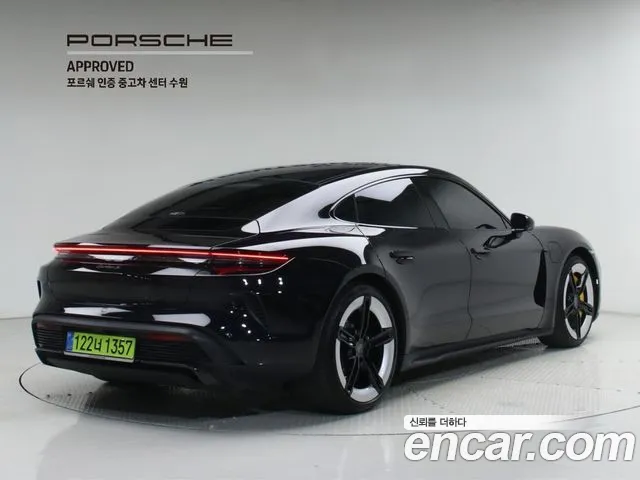 Porsche Taycan — Фото автомобиля 2