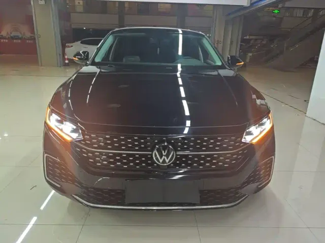 Volkswagen Passat — Фото автомобиля 2