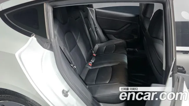 Tesla Model 3 — Фото автомобиля 11