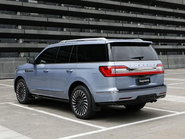 Lincoln Navigator — Фото автомобиля 16