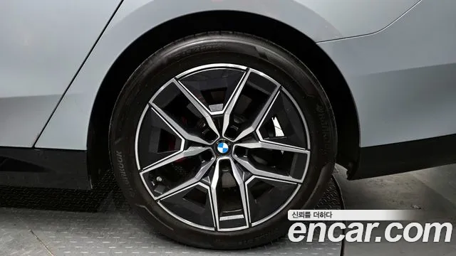 BMW 5-Series — Фото автомобиля 20