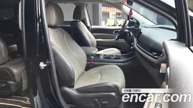 Kia Carnival Generation 4 — Фото автомобиля 11