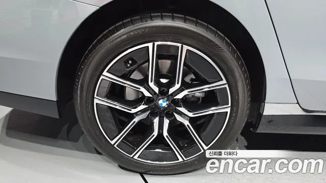 BMW 7-Series — Фото автомобиля 5