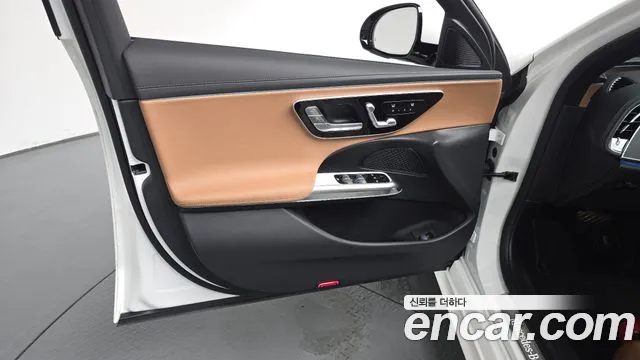 Mercedes-Benz E-Class — Фото автомобиля 22