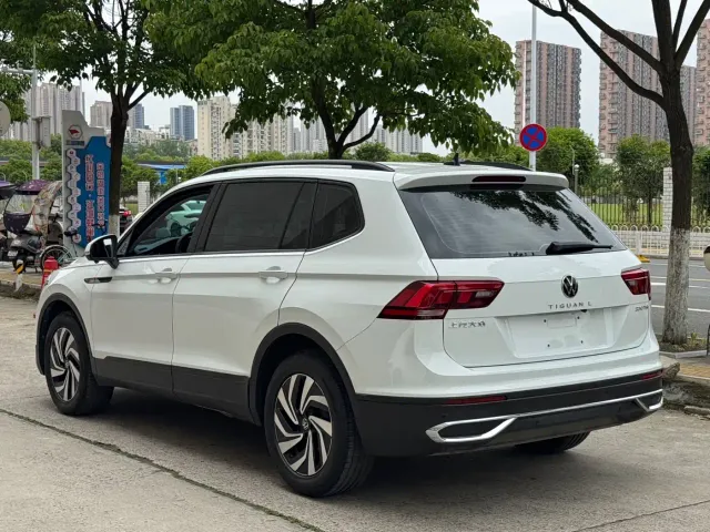 Volkswagen Tiguan L — Фото автомобиля 15