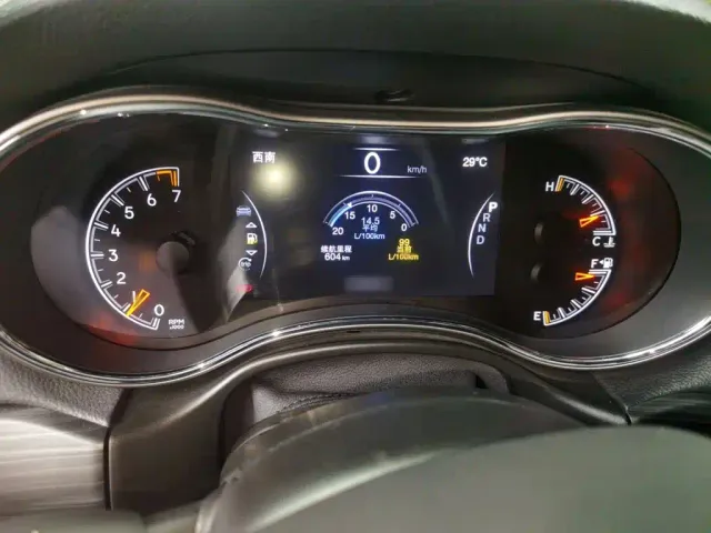 Jeep Grand Cherokee — Фото автомобиля 3