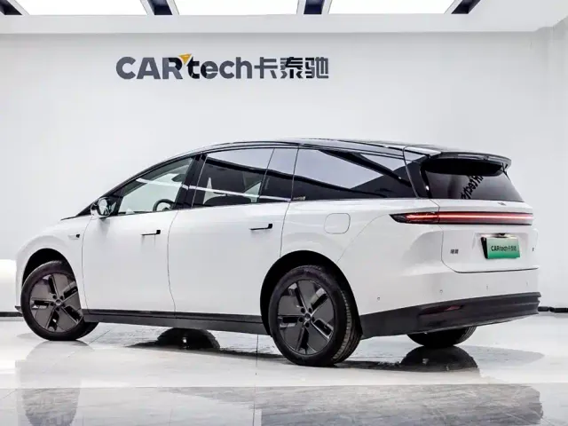 Li Auto i8 — Фото автомобиля 4
