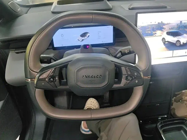 Lynk & Co Z20 — Фото автомобиля 10