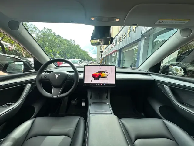 Tesla Model Y — Фото автомобиля 5