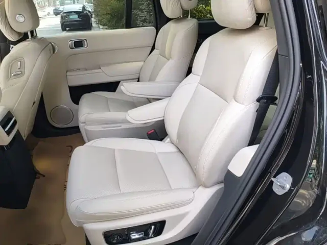 Li Auto L9 — Фото автомобиля 16
