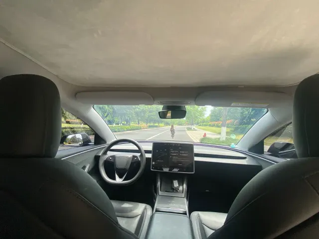 Tesla Model 3 — Фото автомобиля 13