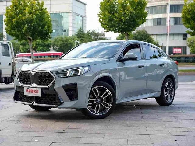 Фотография автомобиля — BMW X2