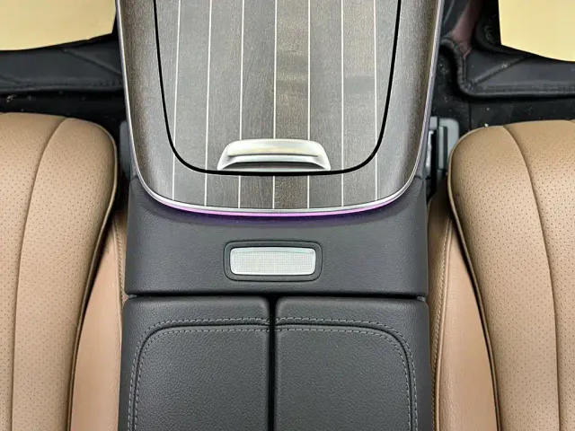 Mercedes-Benz E-Class — Фото автомобиля 29