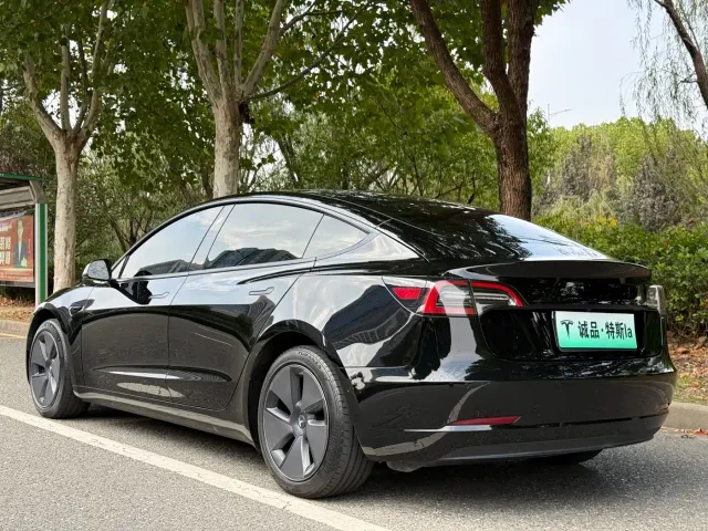 Tesla Model 3 — Фото автомобиля 3