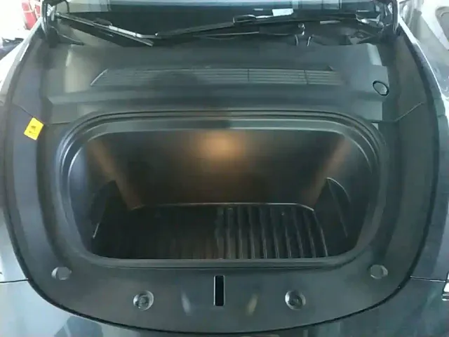 Tesla Model Y — Фото автомобиля 19