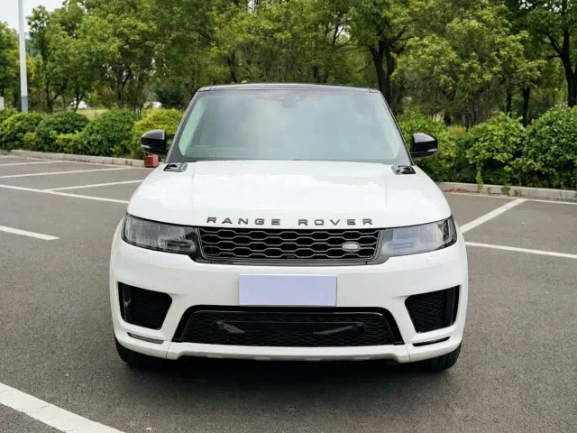 Land Rover Range Rover Sport 2022 3.0 L6 Gloss Black Edition — Фото автомобиля 2