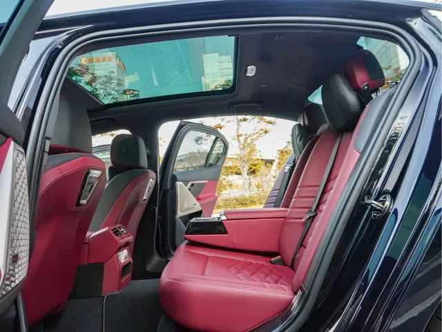 BMW 5 Series — Фото автомобиля 30