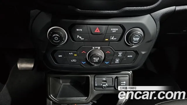 Jeep Renegade — Фото автомобиля 23
