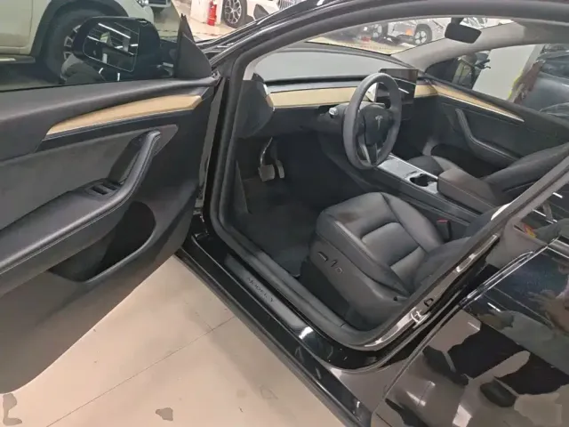 Tesla Model Y — Фото автомобиля 15