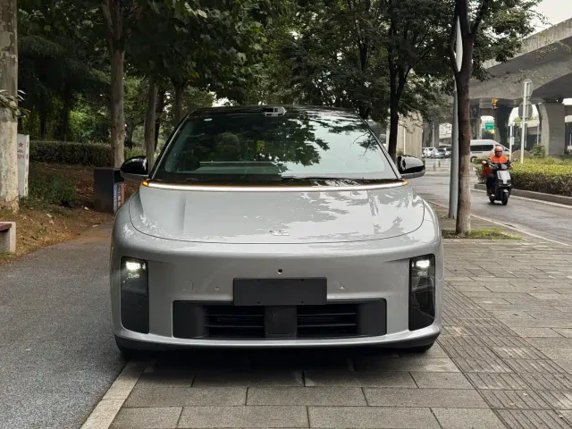 Li Auto i6 — Фото автомобиля 3