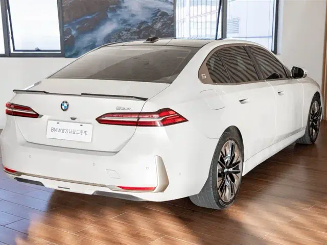 BMW 5 Series — Фото автомобиля 7