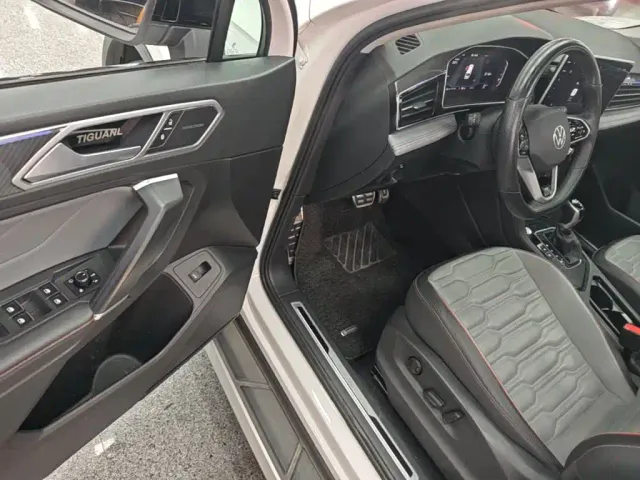 Volkswagen Tiguan L — Фото автомобиля 15