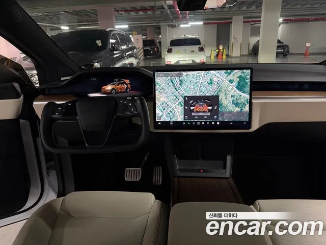 Tesla Model X — Фото автомобиля 9