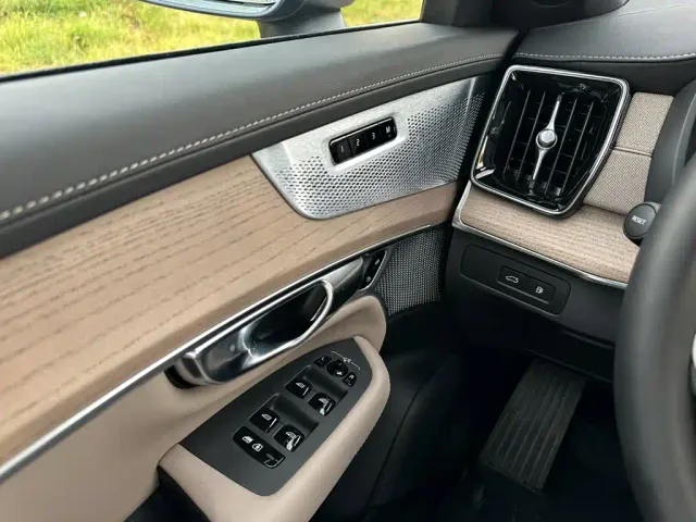 Volvo XC90 — Фото автомобиля 24