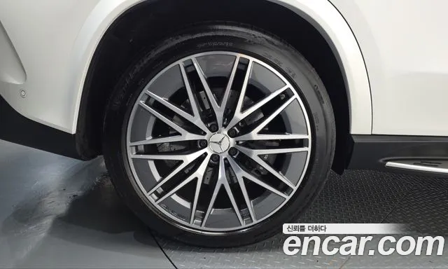 Mercedes-Benz GLE-Class — Фото автомобиля 5