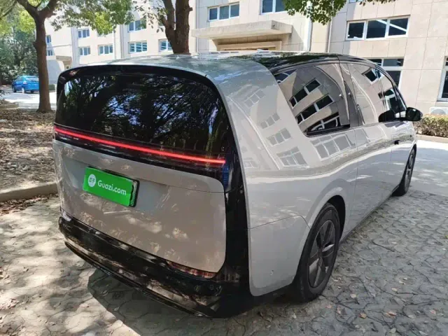 Li Auto MEGA — Фото автомобиля 6