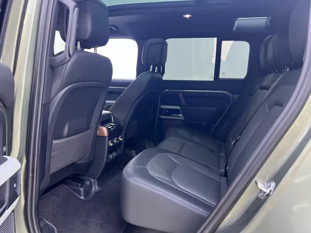 Land Rover Defender — Фото автомобиля 18