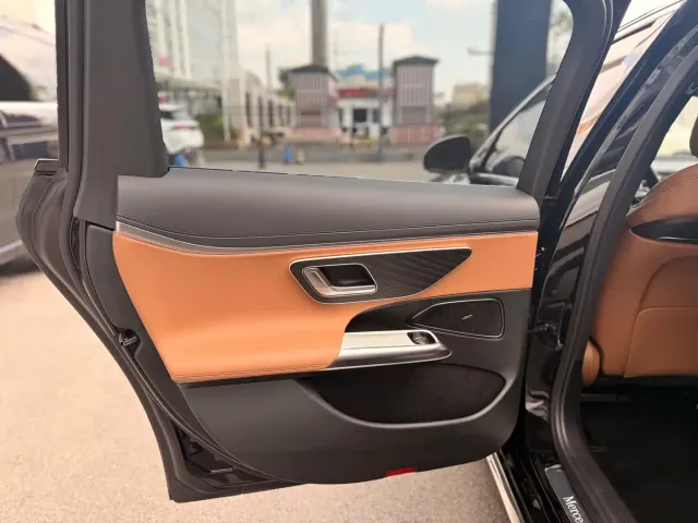 Mercedes-Benz E-Class — Фото автомобиля 16