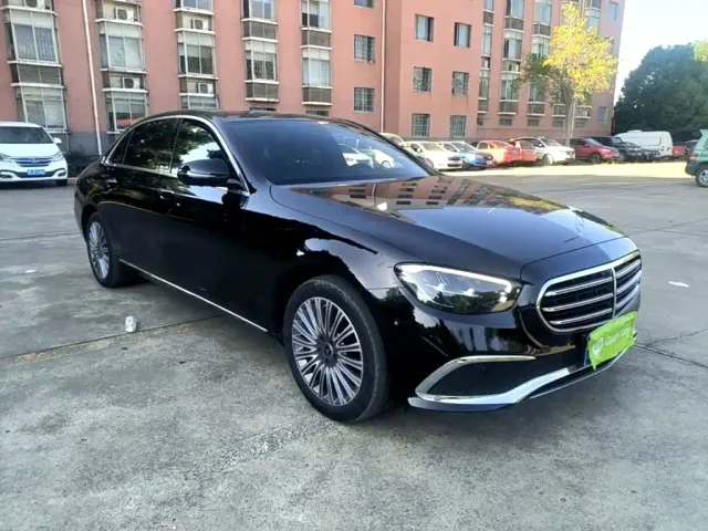 Mercedes-Benz E-Class — Фото автомобиля 3