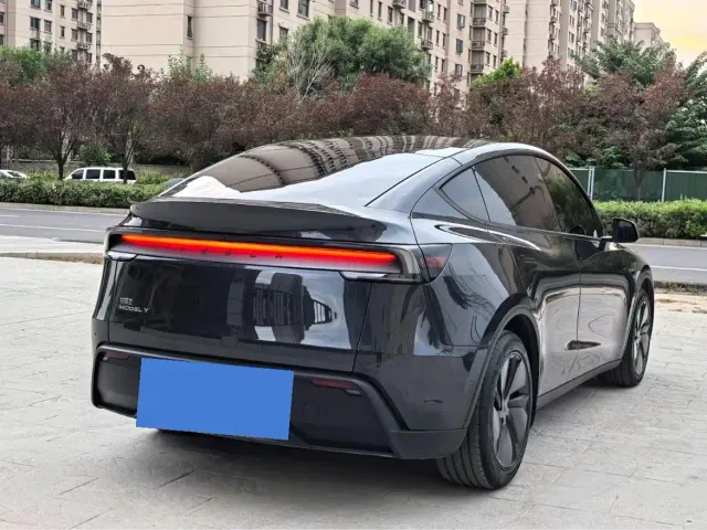 Tesla Model Y — Фото автомобиля 8