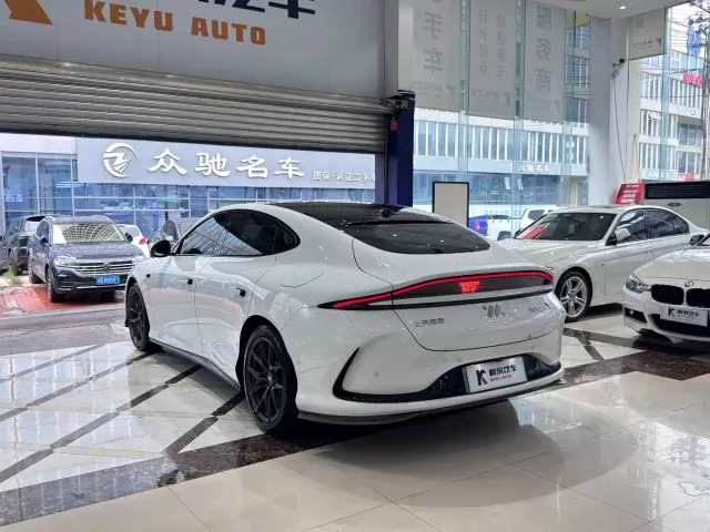 IM Motors L6 — Фото автомобиля 12