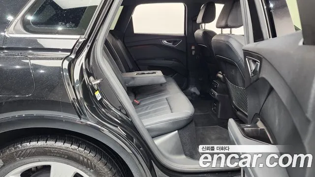 Audi Q4 e-tron — Фото автомобиля 9