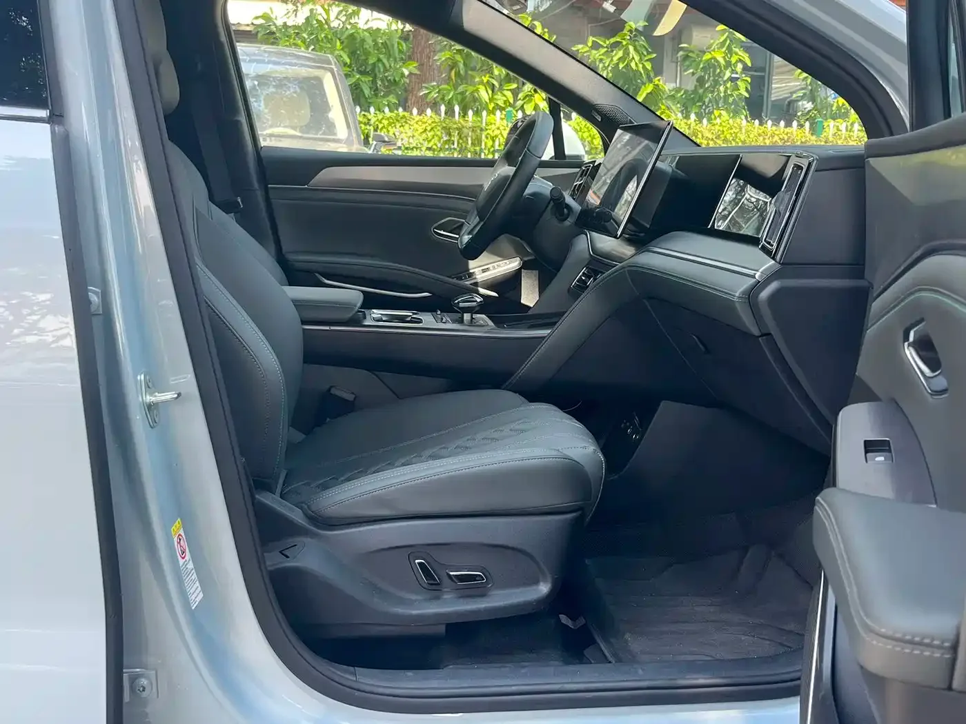BYD Song L DM-i 2025 Smart Driving Edition 160km Excellence Type — Фото автомобиля 8