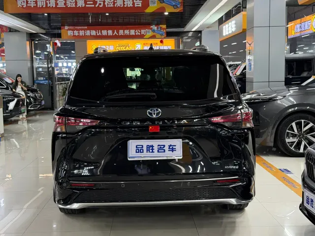 Toyota Granvia — Фото автомобиля 5