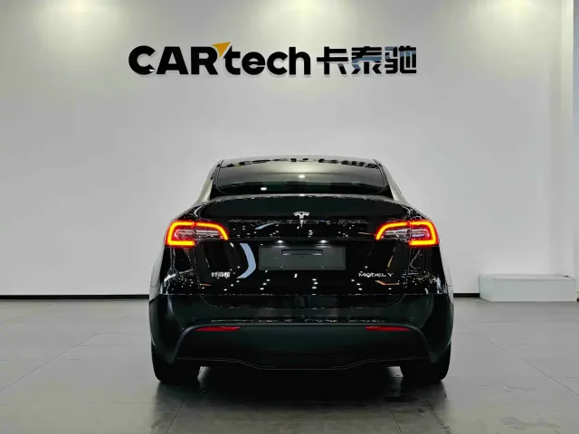 Tesla Model Y — Фото автомобиля 6