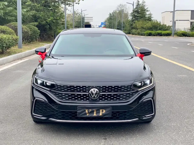 Volkswagen Passat — Фото автомобиля 2