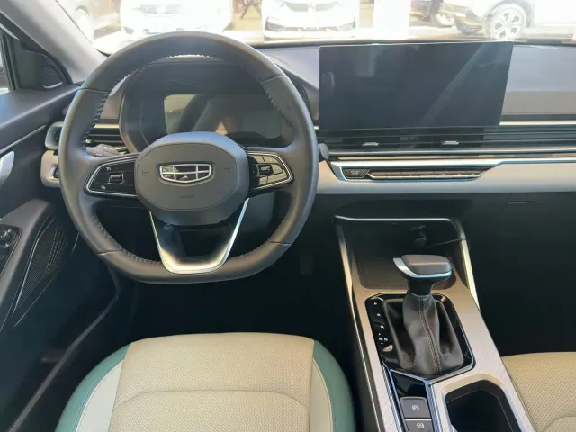 Geely Emgrand — Фото автомобиля 11