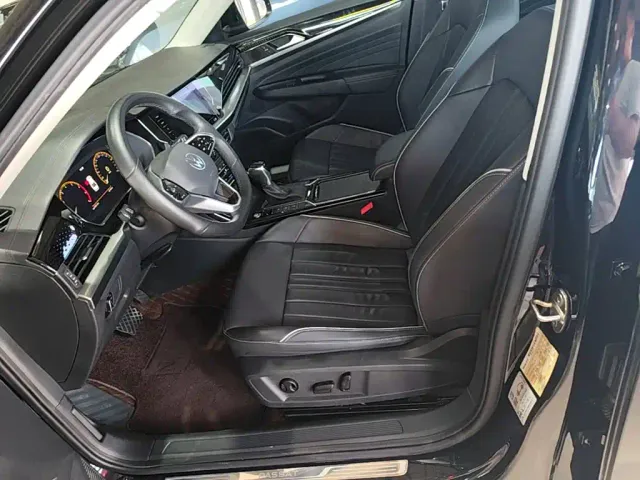 Volkswagen Passat — Фото автомобиля 14