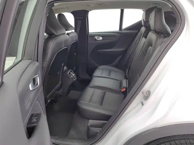 Volvo XC40 — Фото автомобиля 15