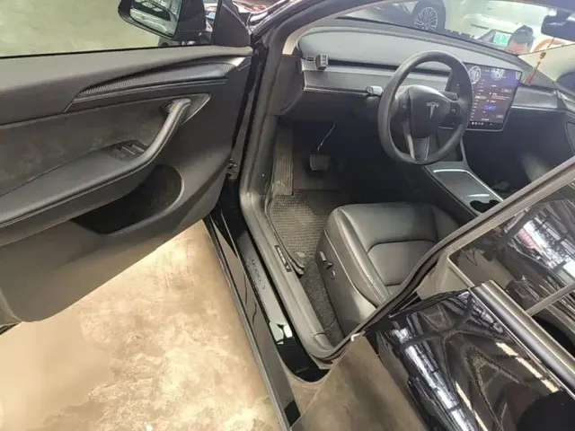 Tesla Model Y — Фото автомобиля 15