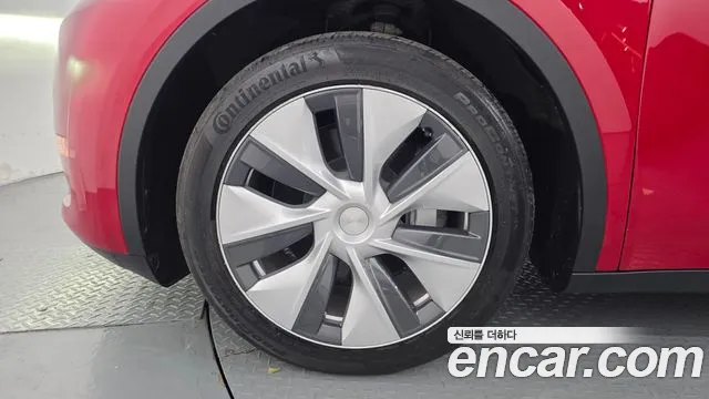 Tesla Model Y — Фото автомобиля 5