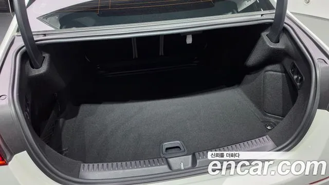Mercedes-Benz E-Class — Фото автомобиля 24