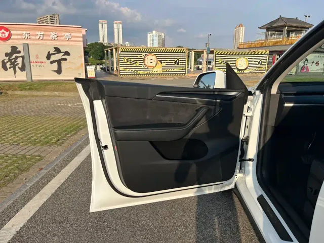 Tesla Model Y — Фото автомобиля 20