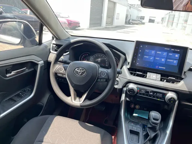 Toyota RAV4 — Фото автомобиля 9