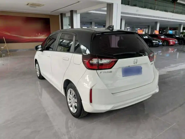 Honda Fit — Фото автомобиля 5